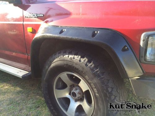 Plastové lemy blatníků Kut Snake pro Nissan Patrol Y60, Monster, 100 mm, přední sada