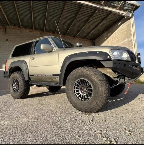 Plastové lemy blatníků Kut Snake pro 3 dveře Nissan Patrol Y61/GU/GR, série 4, 70 mm