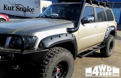 Plastové lemy blatníků Kut Snake pro Nissan Patrol Y61/GU/GR, série 4, 70 mm