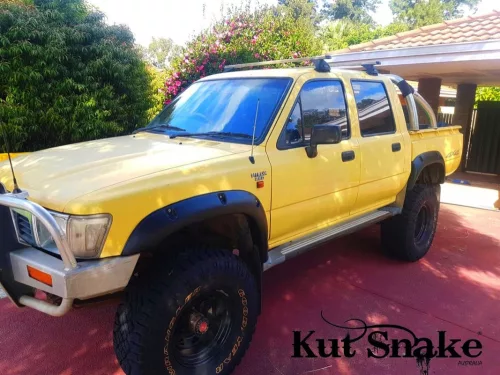 Rozšiřovací plastové lemy blatníků Kut Snake pro Toyota Hilux 106, s dvojitou kabinou