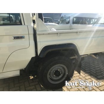   Rozšiřovací plastové lemy blatníků Kut Snake pro Toyota Land Cruiser 79 Pick-Up (double cab)