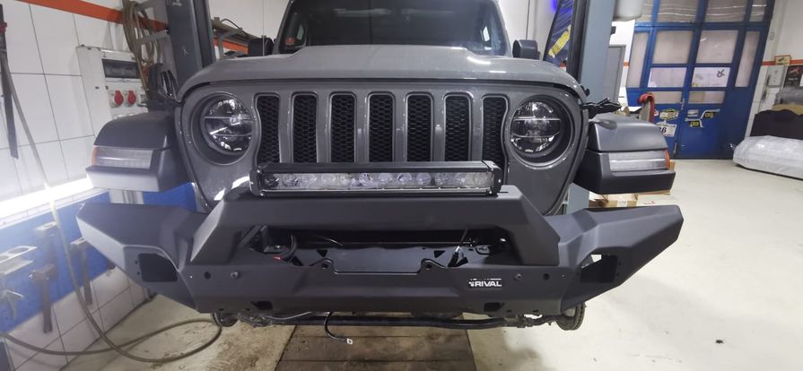 JEEP WRANGLER RUBICON JL - montáž předního pevnostního nárazníku RIVAL a světel